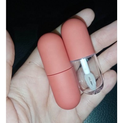 2020 new low moq unique cute ruber lipgloss container capsule shaped lip gloss packaging tubes with wands and soft heart brush